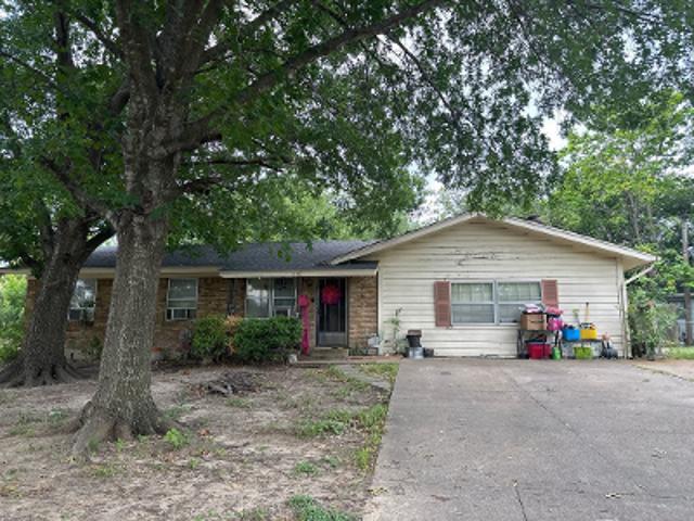 House for sale in Ellis, Texas