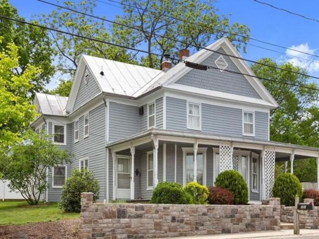 House for sale in Broadway, Virginia