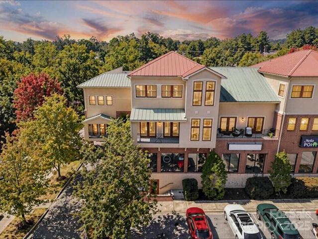 Condo for sale in Hendersonville, North Carolina