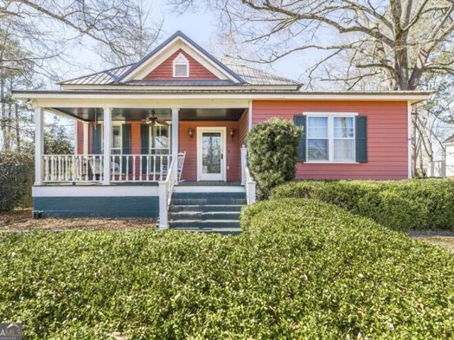 House for sale in Reynolds