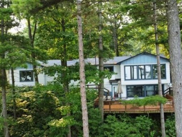 House for sale in Harrisville