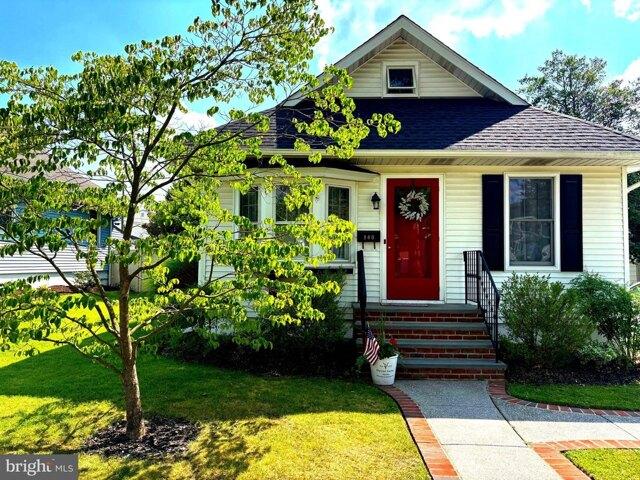 House for sale in Audubon