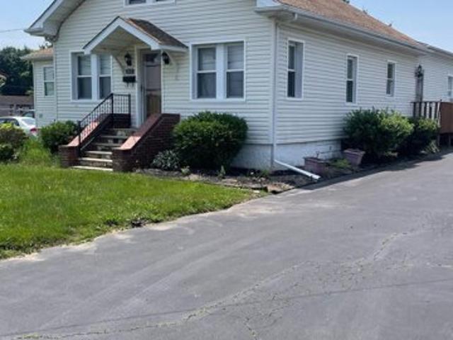 House for sale in Clayton