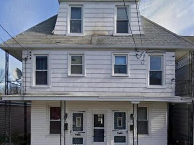 House for sale in Spring Grove