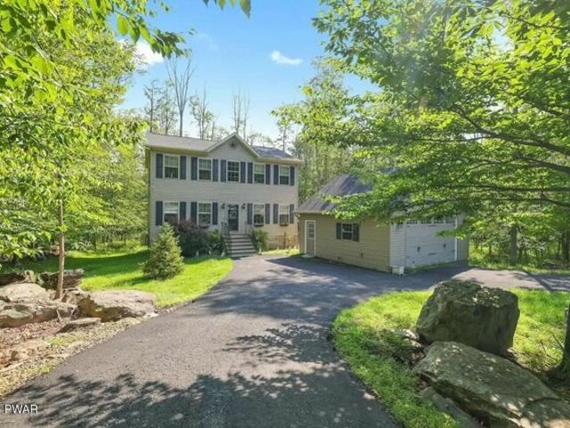 House for sale in Lake Ariel
