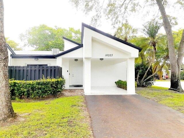 House for sale in Weston