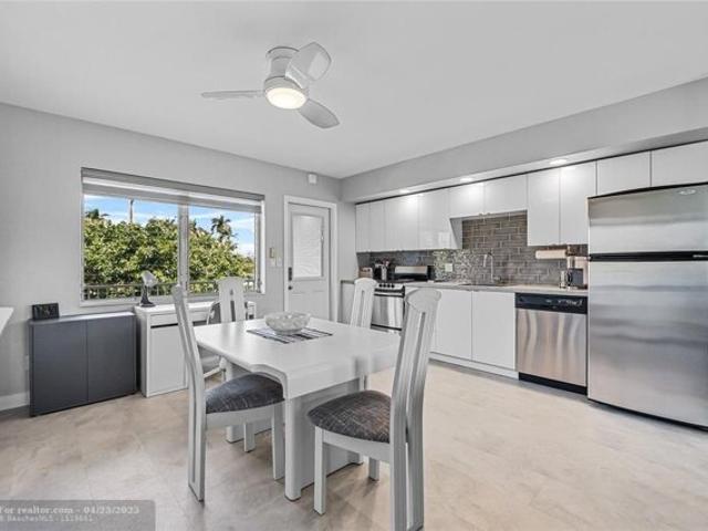 Condo for sale in Dania