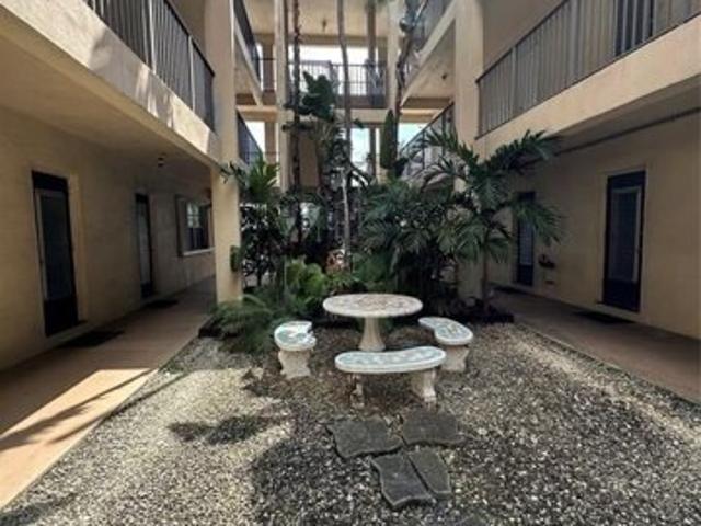 Condo for sale in Dania