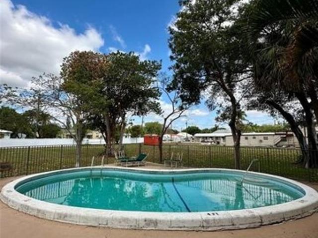 Condo for sale in Dania