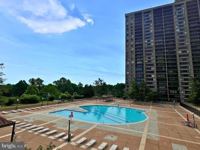 Condo for sale in Falls Church