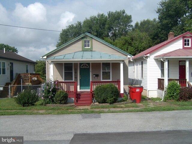 House for sale in Ranson