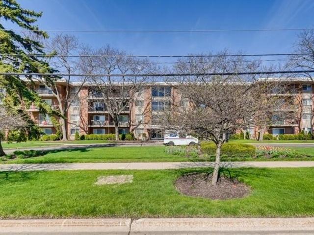 Condo for sale in Arlington Heights