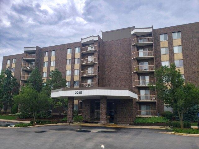 Condo for sale in Lombard