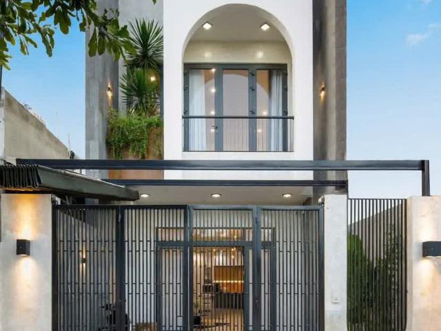 Nhà mặt phố bán