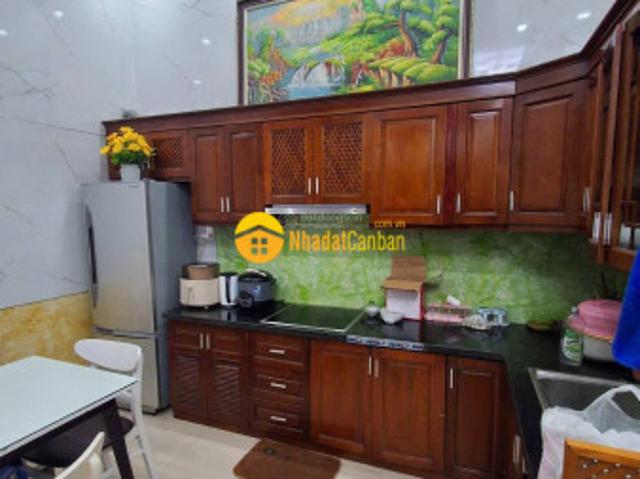 Nhà mặt phố bán