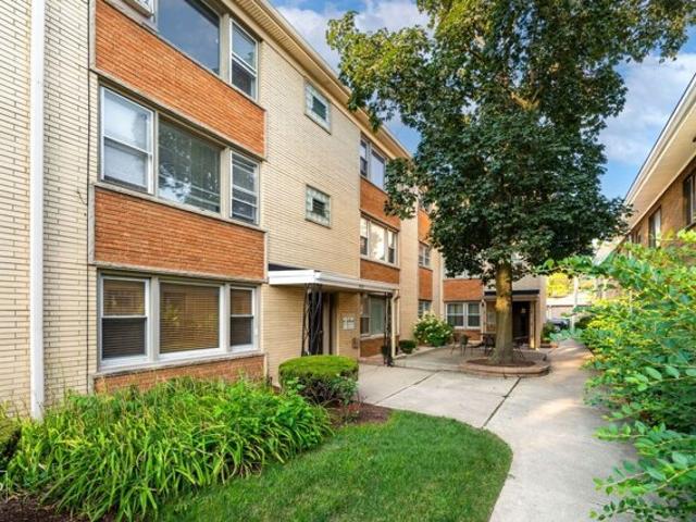 Condo for sale in Berwyn Condo for sale in Berwyn