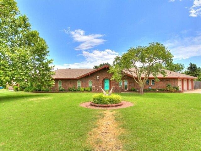House for sale in Moore House for sale in Moore