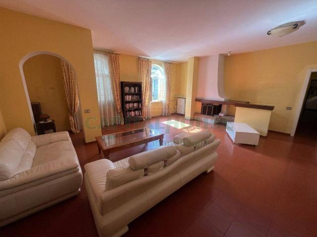 Villa Indipendente in affitto a Atripalda, Campania