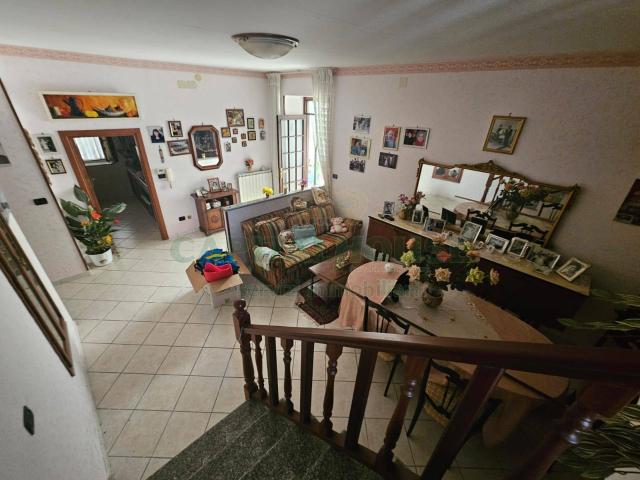 Villa Indipendente in vendita a Calvi Risorta, Campania