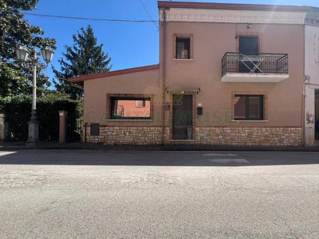Villa Indipendente in vendita a Pratola Serra, Campania