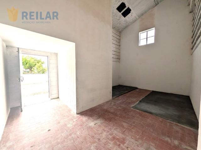 Armazém alugar em Portela da Azóia, Loures