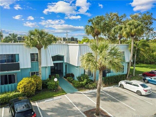 Condo for sale in Stuart