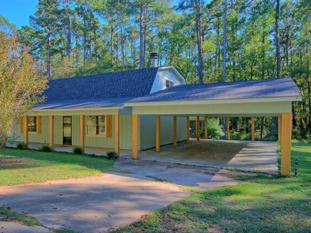 House for sale in Hemphill, Texas