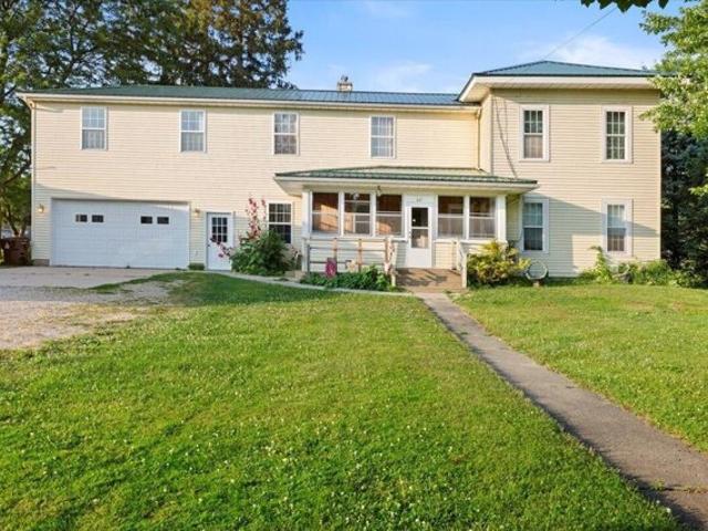 House for sale in Lakeview
