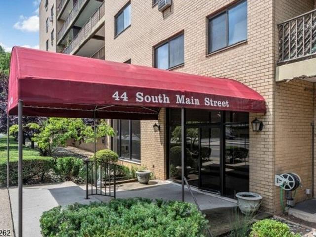 Condo for sale in Lodi, Bergen County