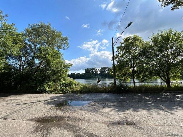 Land for sale in Pontiac