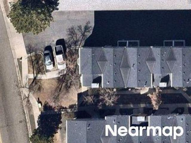 House for sale in Aurora