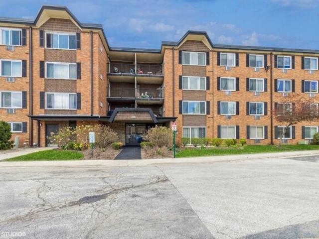 Condo for sale in Arlington Heights