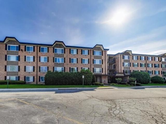 Condo for sale in Arlington Heights