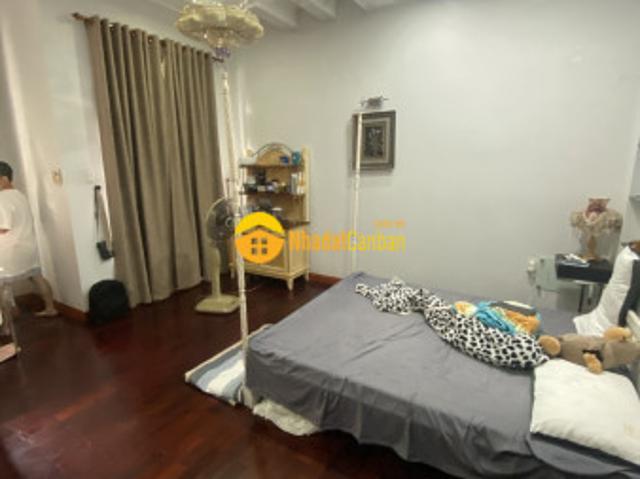Nhà mặt phố bán
