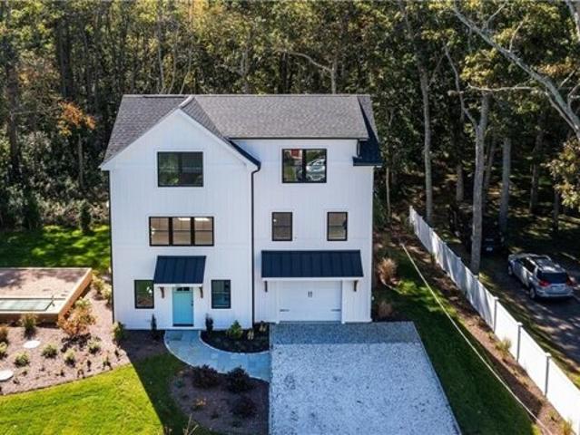 House for sale in Narragansett Pier, Narragansett
