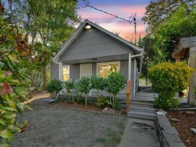 House for sale in Canyonville