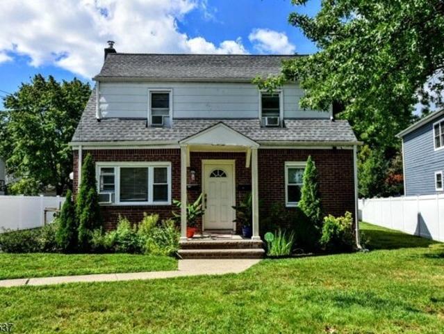 House for sale in Bergenfield, New Jersey