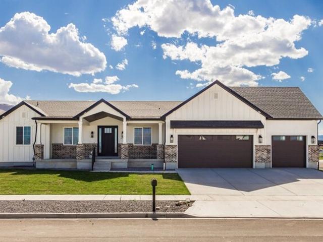 House for sale in Saratoga Springs, Utah