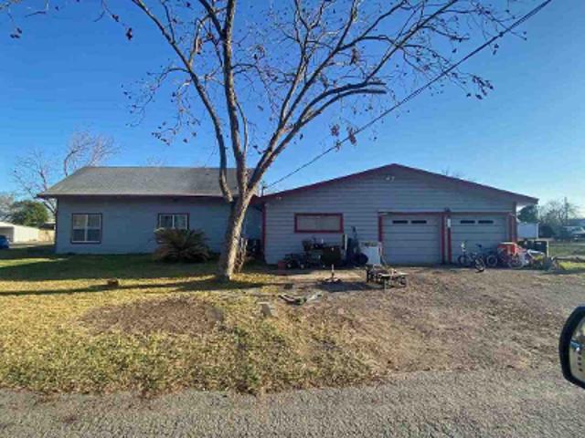 House for sale in Sabinal, Texas