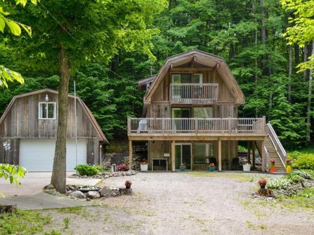 House for sale in Lake Leelanau