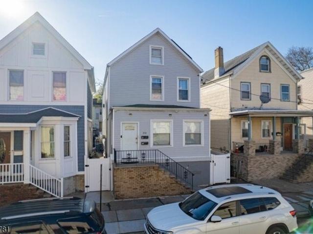 House for sale in Elizabeth, New Jersey