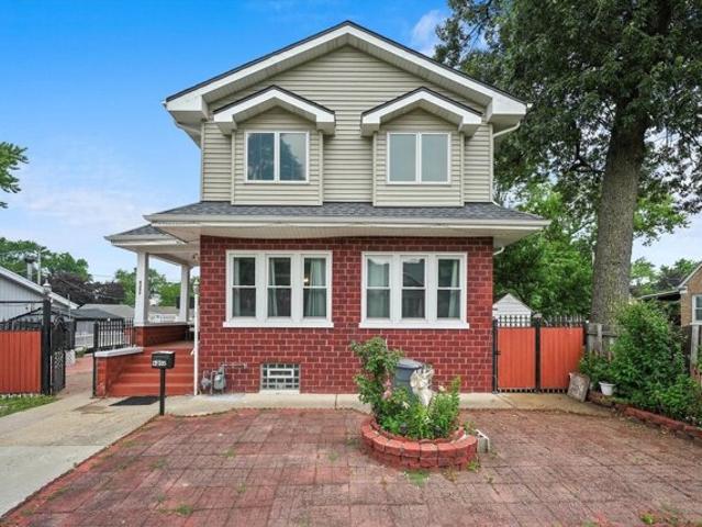 House for sale in Oak Lawn