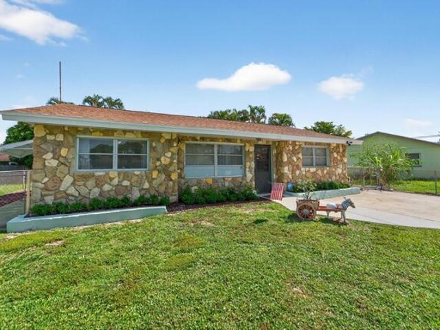 House for sale in Greenacres