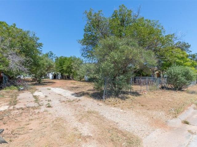 Land for sale in Taylor, Texas