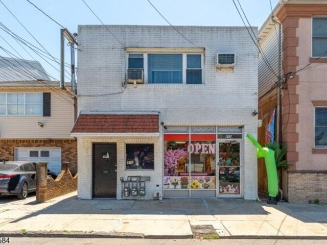 House for sale in Union Square, Elizabeth