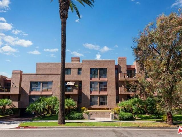 Condo for sale in Beverly Hills, California