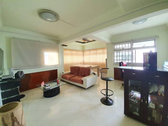Condominium for rent in Woodgrove, 23 North West