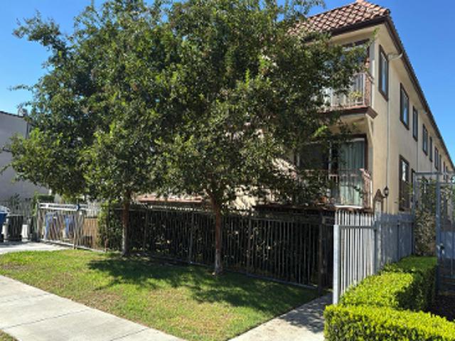 Condo for sale in Windsor Square, Los Angeles