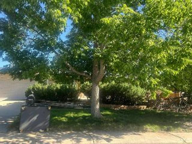 House for sale in Aurora