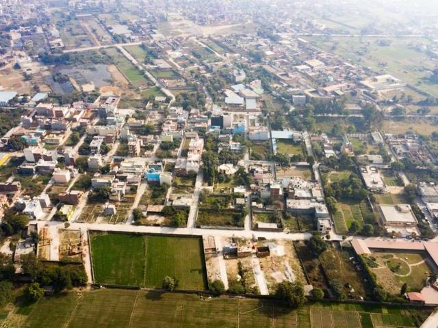 Land for sale in North East Delhi, Deri